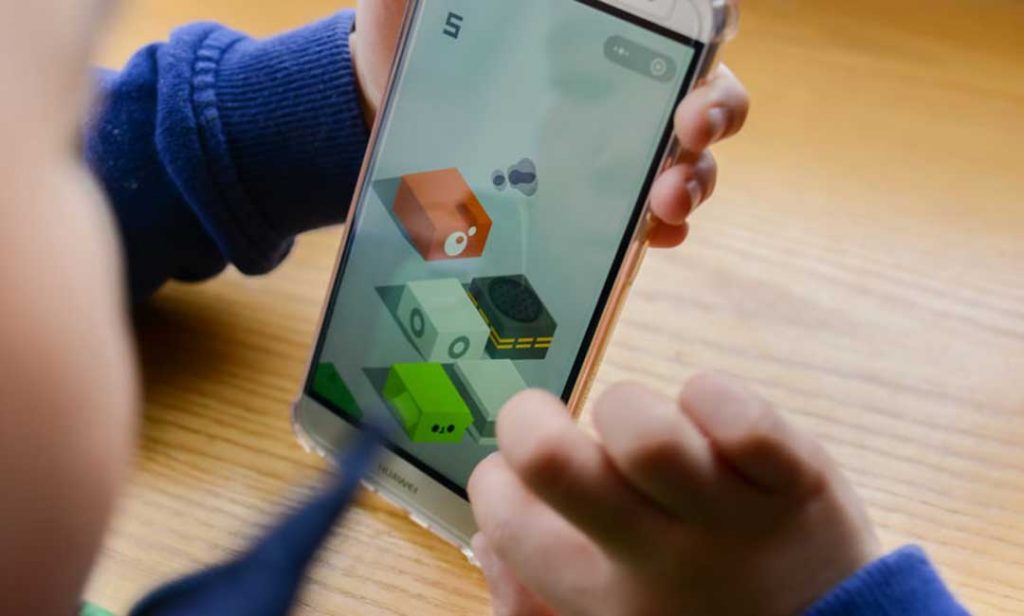 A Boy playing WeChat Mini Porgram-based game. Image credit to 123rf.com.cn.