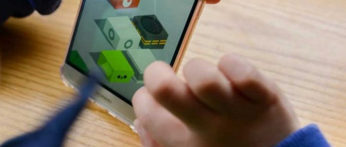 A Boy playing WeChat Mini Porgram-based game. Image credit to 123rf.com.cn.