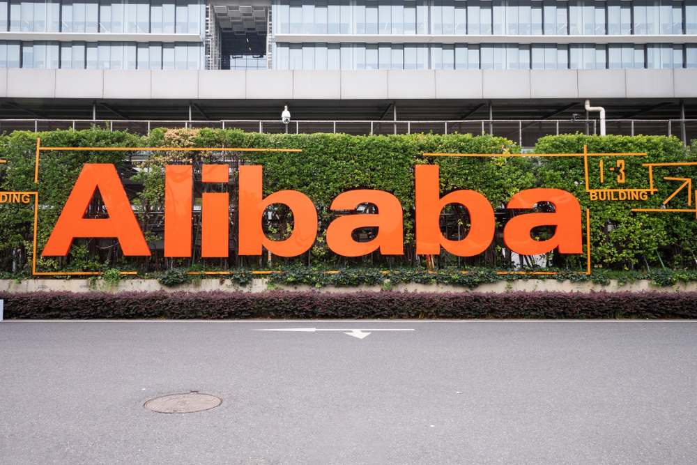 Salesforce links with Alibaba to lure Chinese clients