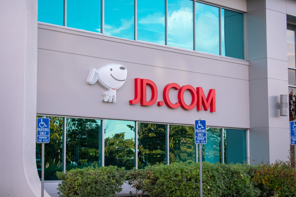 JD.com debuts first luxury goods service center
