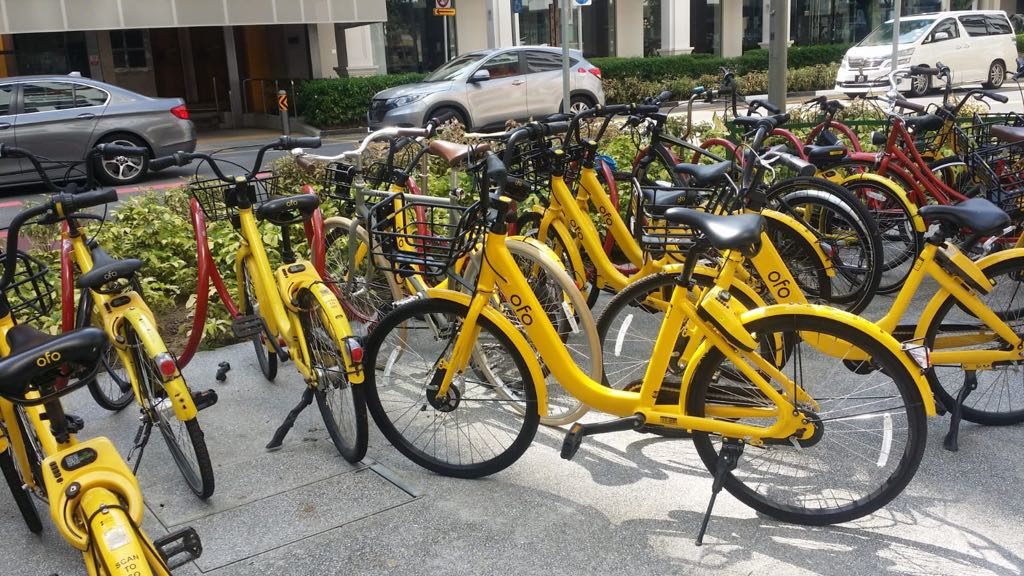 Ofo bikes along Bencoolen Street in Singapore. Image: KrASIA