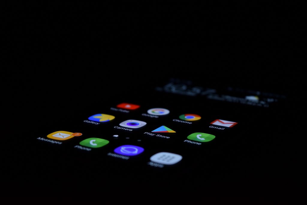 Today’s Tech Headlines: An ode to Apple and a fight to pick