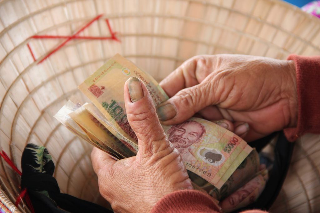 Can Vietnam turn 90% of its transactions into cashless payments? | KrASIA