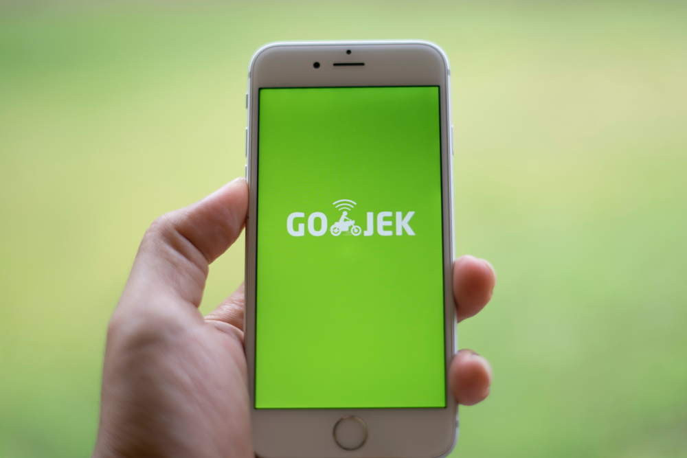 Today’s Tech Headlines: Grab to build a super app to rival Go-Jek