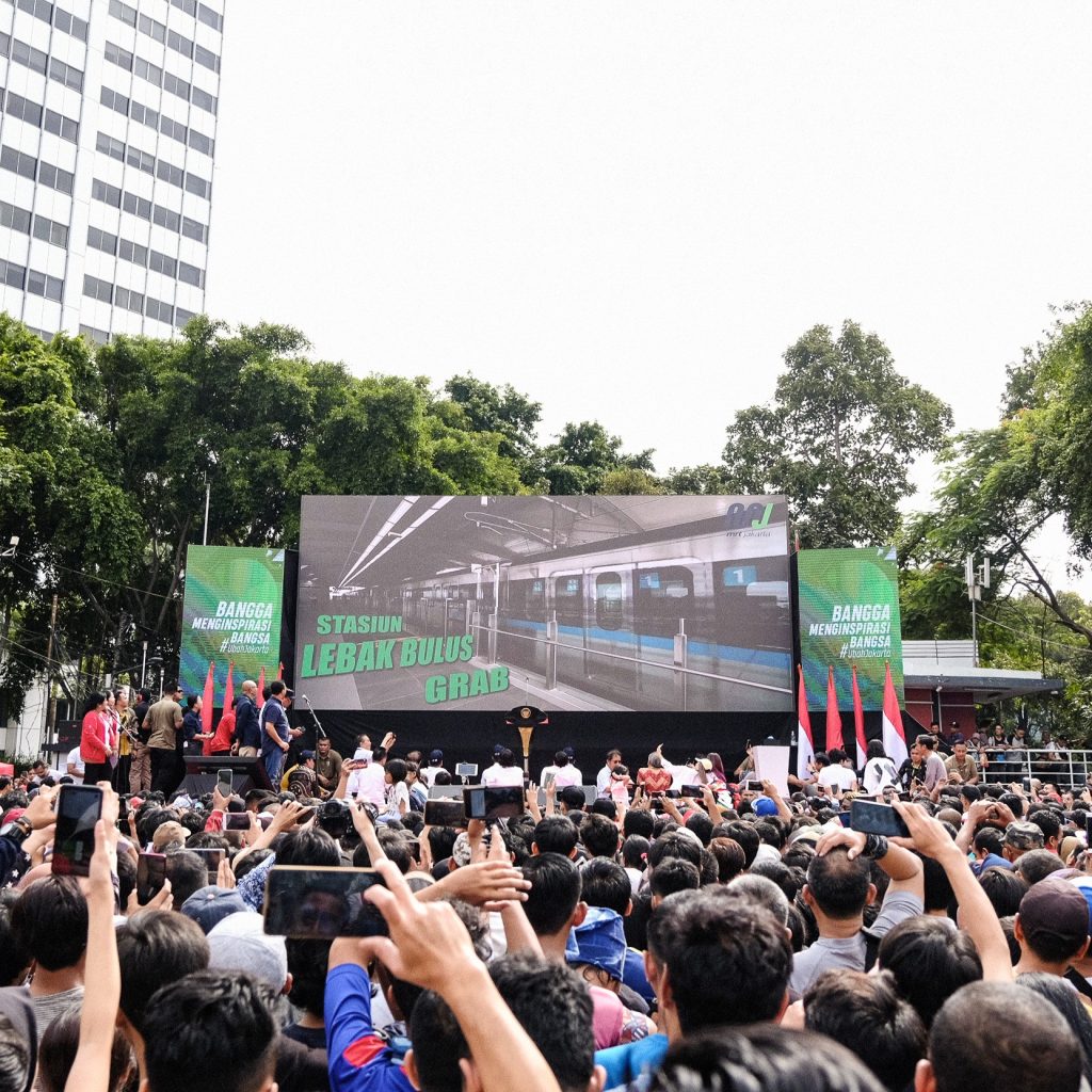 Chasing the dream of seamless public-private transportation, Grab launches ‘trip planner’ in Jakarta