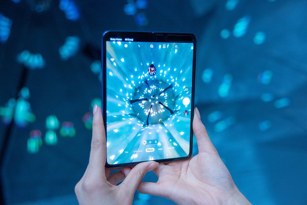 16 April 2019, Great Britain, London: A production model of the Samsung Galaxy Fold Tablet smartphone, recorded during a presentation. The Android device for around 2000 euros is to be launched on the European market on 3 May 2019. (to dpa "Samsung shows serial version of his fold-out smartphone Fold") Photo: Simon Nagel/dpa