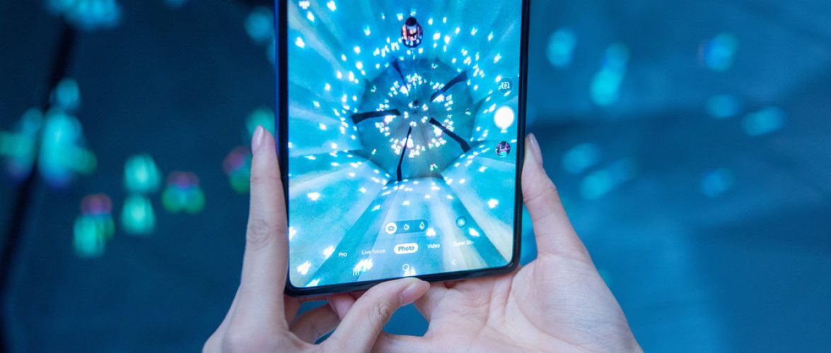 16 April 2019, Great Britain, London: A production model of the Samsung Galaxy Fold Tablet smartphone, recorded during a presentation. The Android device for around 2000 euros is to be launched on the European market on 3 May 2019. (to dpa "Samsung shows serial version of his fold-out smartphone Fold") Photo: Simon Nagel/dpa