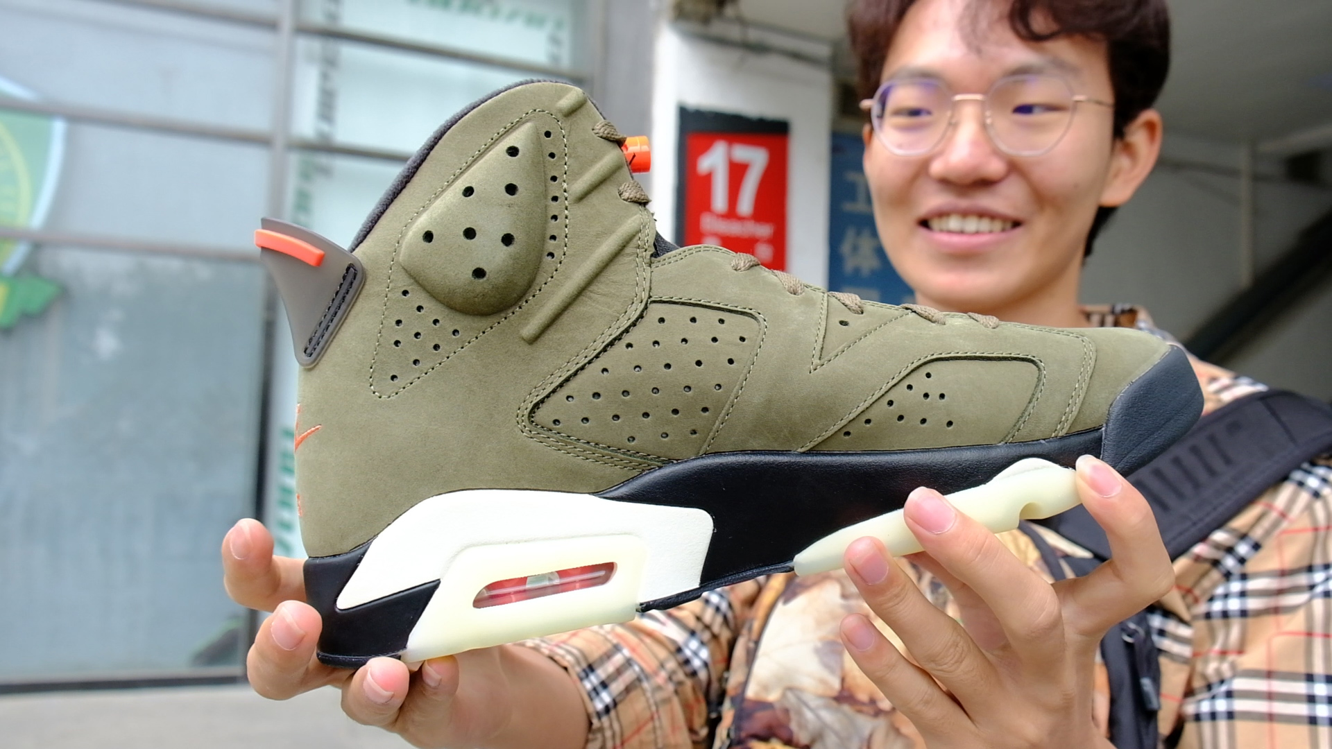 دلالان کفش های کتانی چینی سرگرمی سابق هیپستر را به یک تجارت پر فراز و نشیب تبدیل می کنند  زیبایی