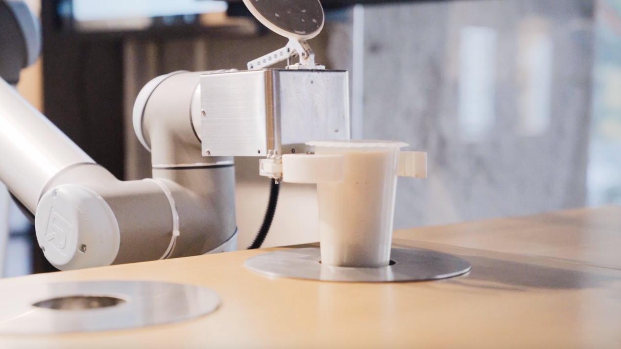 JD.com opens a robot-operated milk tea house in central Beijing