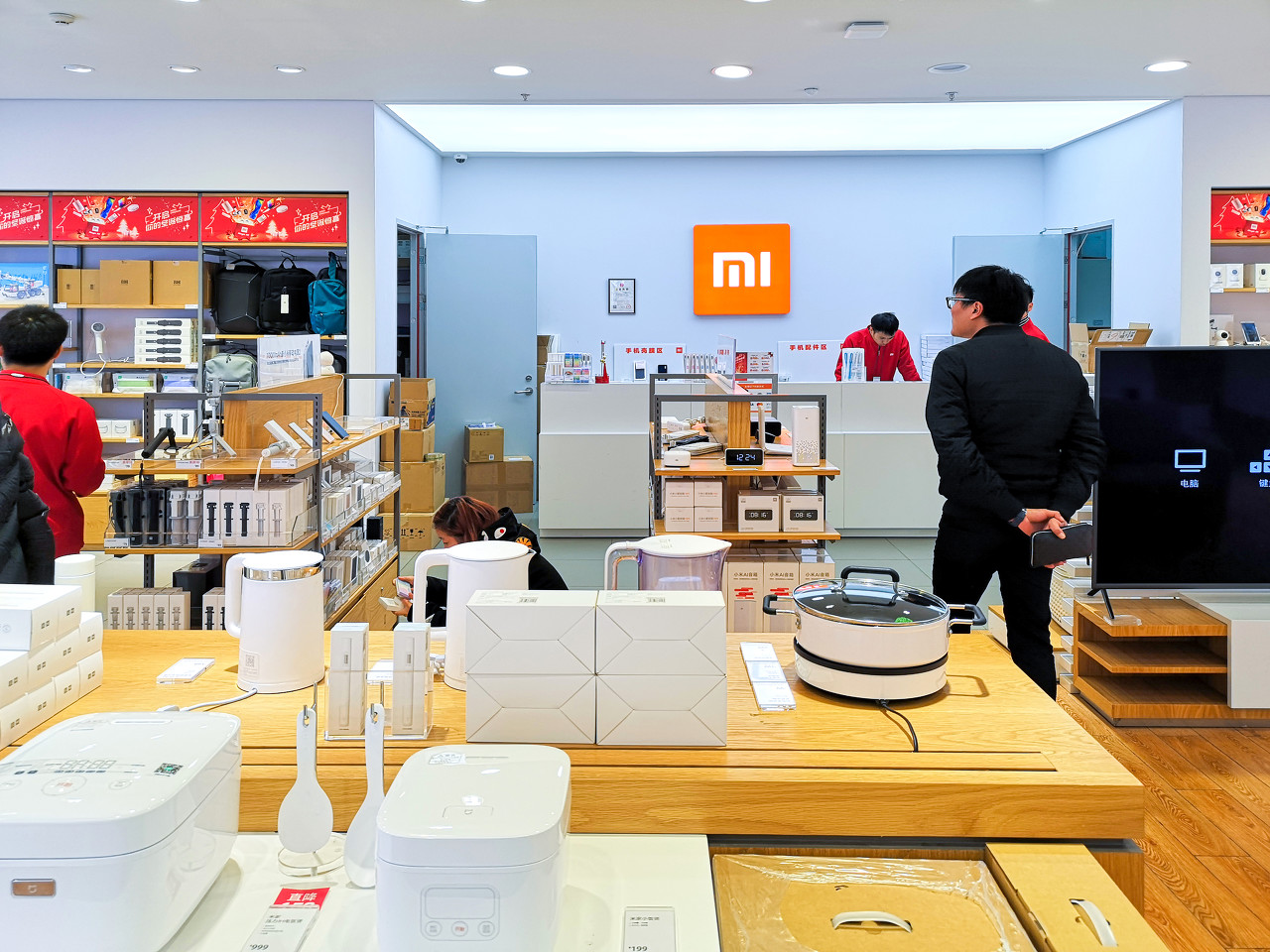 Xiaomi to double Japan R&D staff as Huawei stumbles