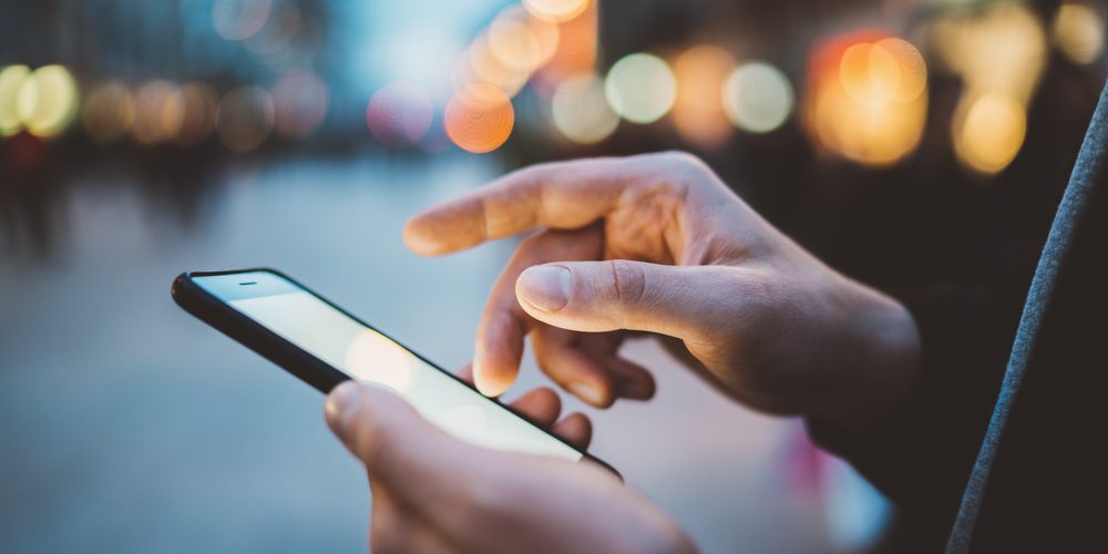 Amazon trumps Flipkart in online sales of smartphones in Q2 2020