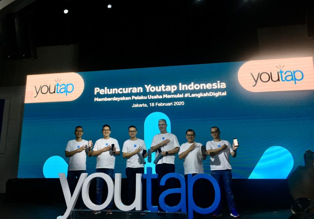 Herman Suharto, CEO Youtap Indonesia (Middle left); Chris Jones, CEO Youtap Global (Middle right), with Youtap Indonesia's supervisory board and management team during the launching on Tuesday (18/2). Photo courtesy of Youtap Indonesia.