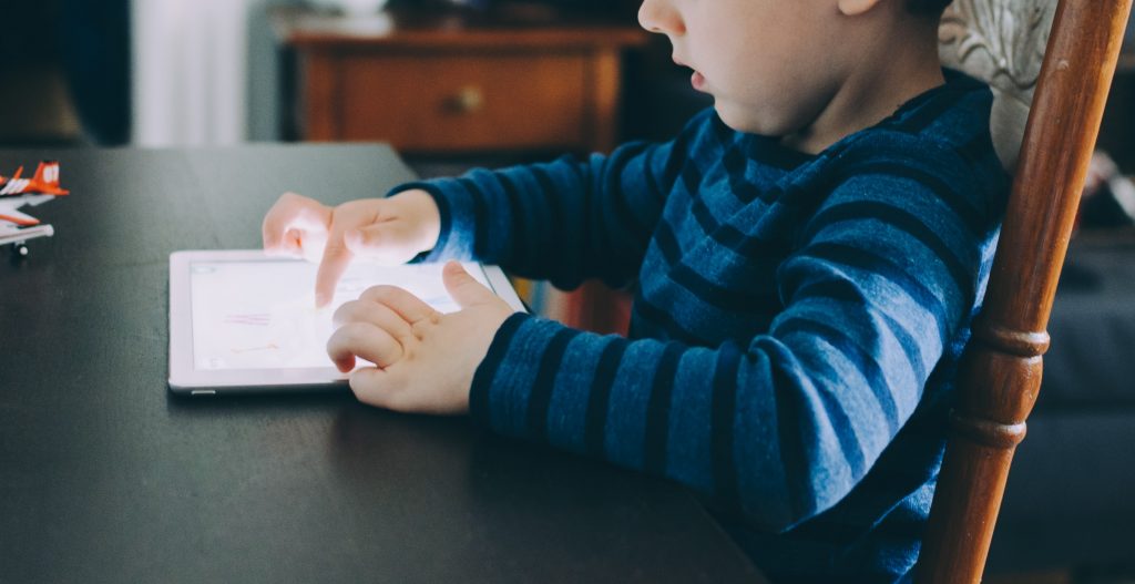iPad used by childred - Photo by Kelly Sikkema on Unsplash