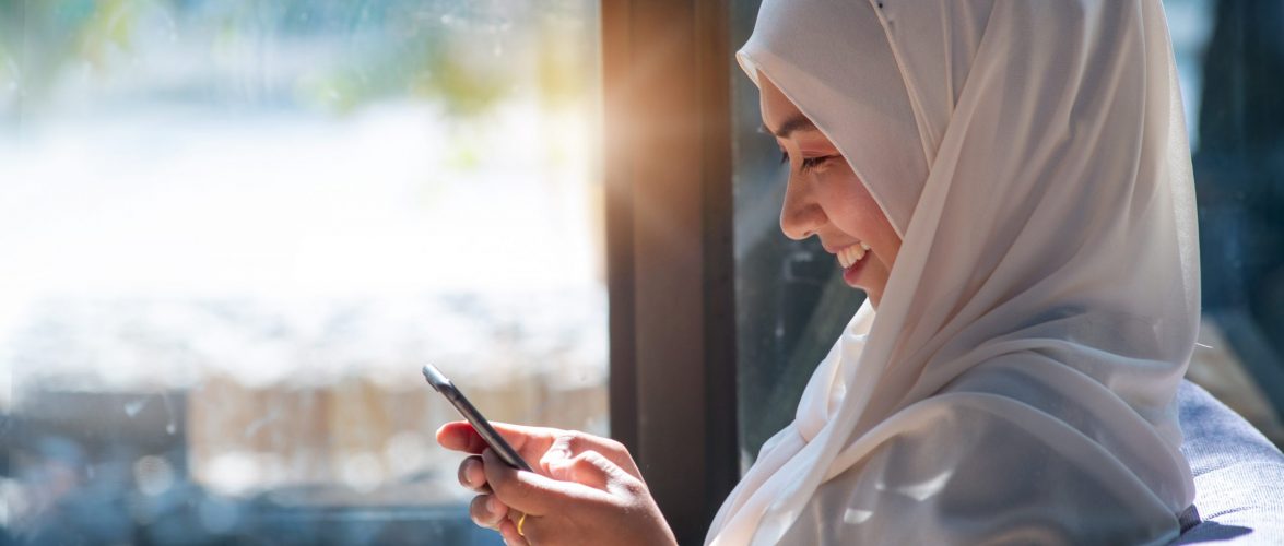 Asian Muslim women using mobile tech