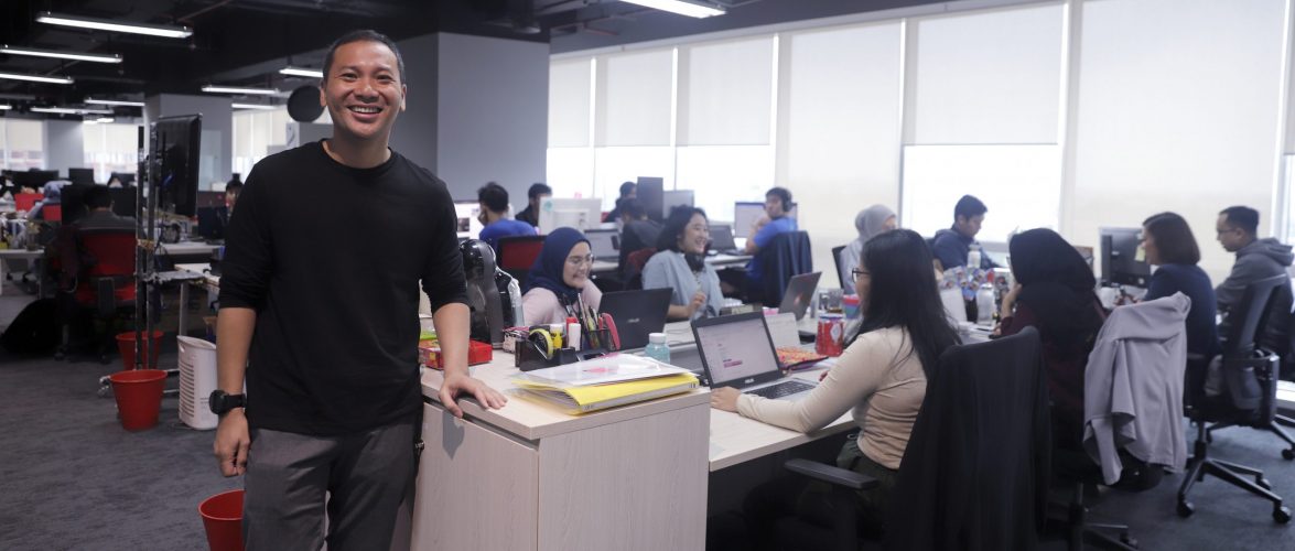 CEO Bukalapak in the new Bukalapak office (photo source : Bukalapak)