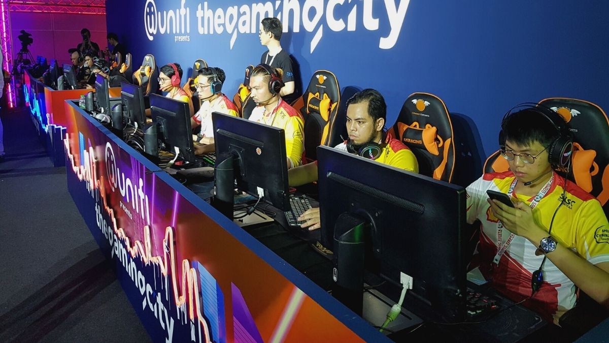 An ex-AirAsia employee made an e-sports league that Shell, BNM, and Maxis have all joined