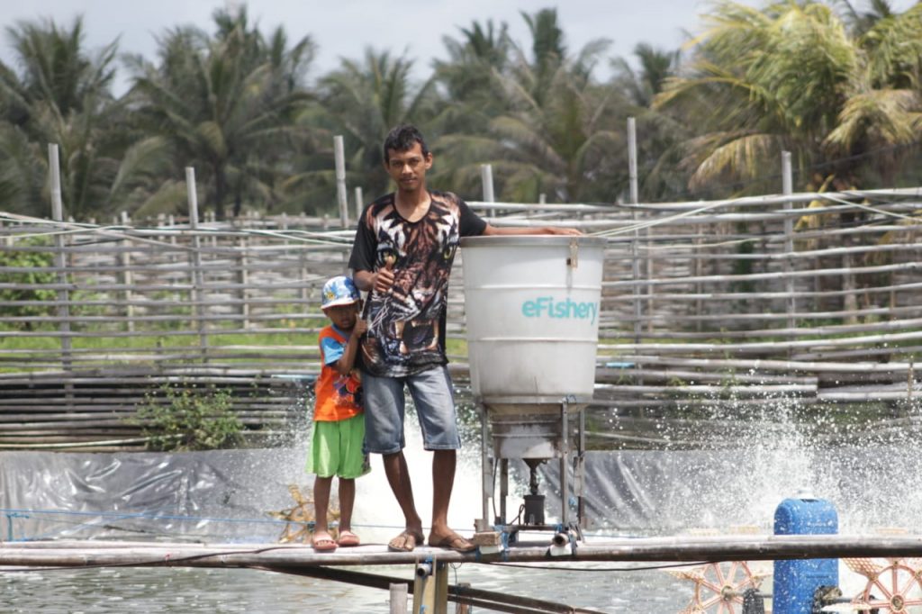 Fish farmer using eFishery product. Photo courtesy of eFishery.