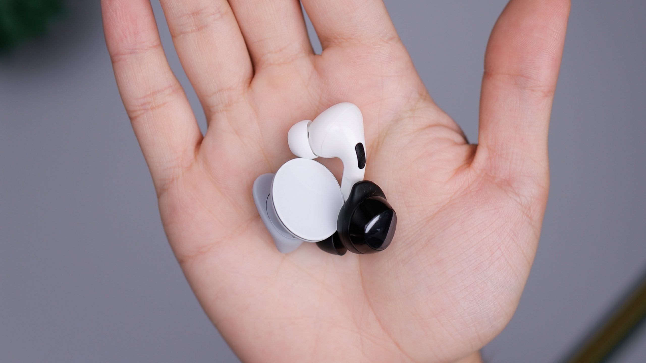 Budget Chinese wireless earbuds erode Apple Airpod dominance