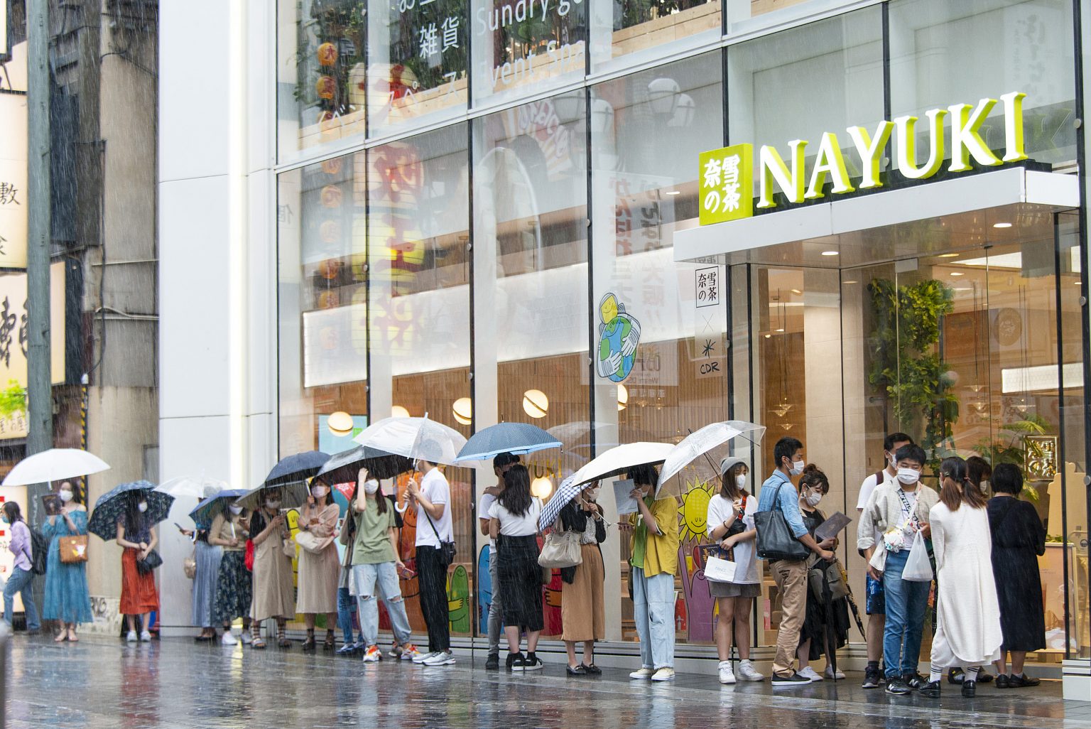 Local consumers lined up for Nayuki's first store in Japan. The Osaka shop was opened in July 4th, 2020. Photo provided by the company.