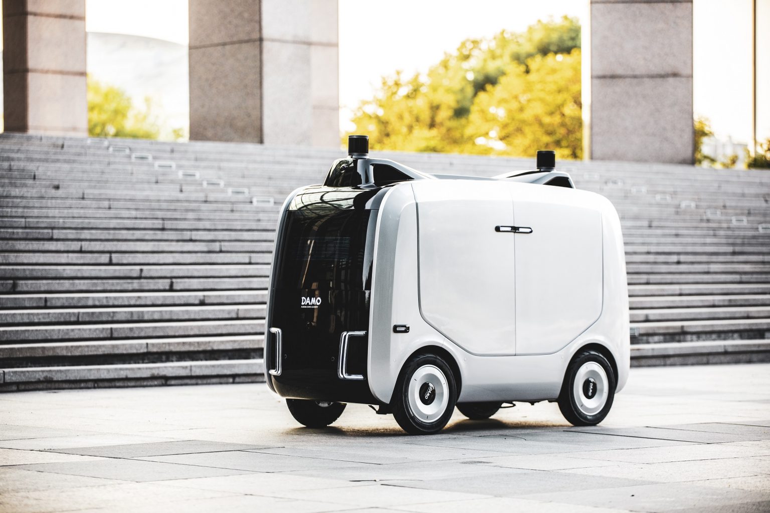 Alibaba Unveils Logistics Robot 1