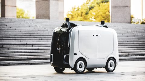 Alibaba unveils a robot for delivery. Photo provided to KrASIA