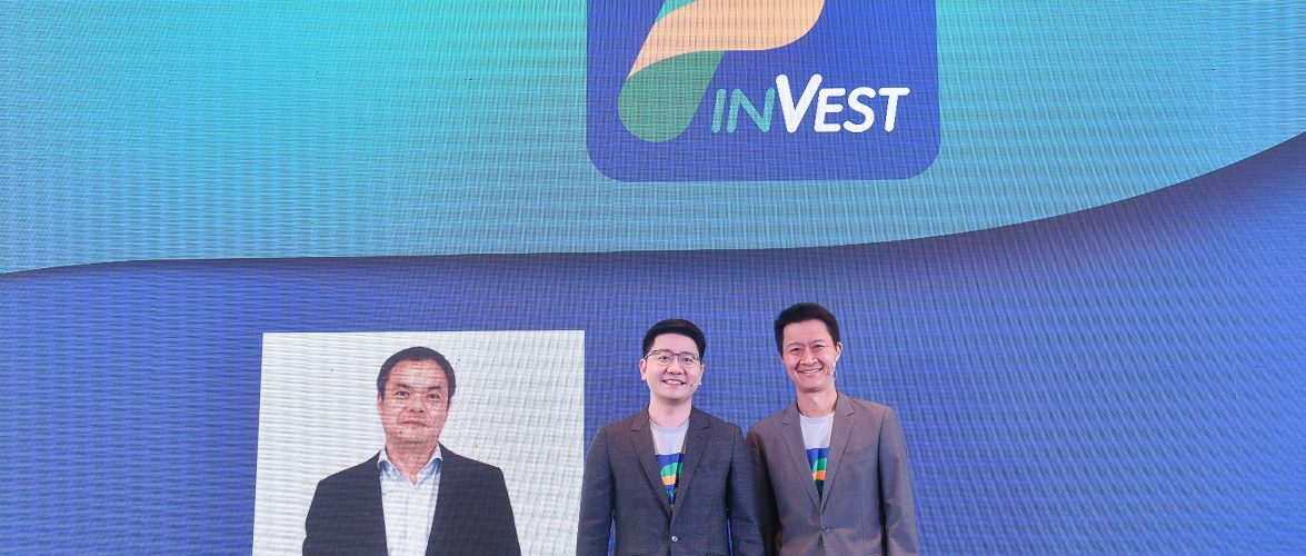 Kit Wong, CEO of Lu International (left), Choladet Khemarattana, CEO Robowealth Mutual Fund Brokerage Securities, and Patchara Samalapa, President of KBank. Courtesy of Lu Interntional.