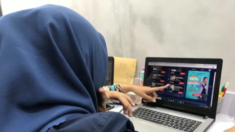 A user using Skill Academy. Picture courtesy of Ruangguru.