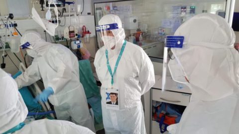 Israeli health minister Yuli Edelstein tours the coronavirus ward at the Shamir Medical Center, July 23, 2020. Source: Health Ministry via Telegram.