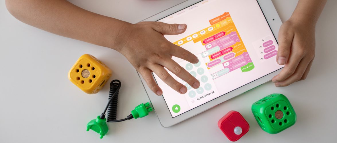 Smart homeschooling will push the entire education process in school to rethink. Photo by Robo Wunderkind on Unsplash
