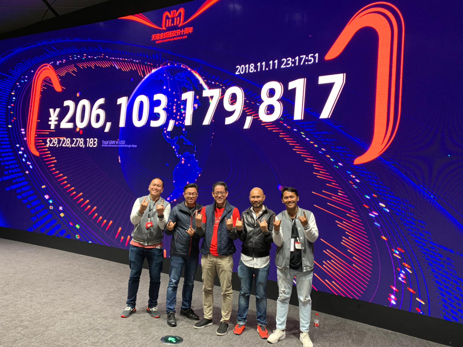 Andrew Mawikere, CEO of Bizzy Digital, Willson Cuaca, Co-Founder and Managing Partner of East Ventures, Brian Wong, Former VP of Alibaba Group, Batara Eto, Co-Founder of East Ventures, Agung Bezharie, Founder and CEO of Warung Pintar at 2018.11.11 Gala Night, Alibaba eFounders Program. Photo courtesy of East Ventures.
