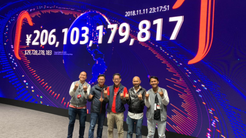 Andrew Mawikere, CEO of Bizzy Digital, Willson Cuaca, Co-Founder and Managing Partner of East Ventures, Brian Wong, Former VP of Alibaba Group, Batara Eto, Co-Founder of East Ventures, Agung Bezharie, Founder and CEO of Warung Pintar at 2018.11.11 Gala Night, Alibaba eFounders Program. Photo courtesy of East Ventures.