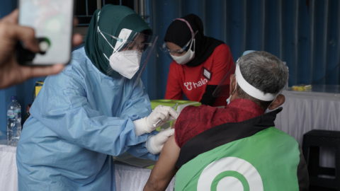 Indonesia’s Gojek and Halodoc team up to inoculate taxi drivers
