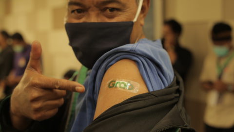 Grab cooperates with Indonesia’s health ministry on drive-through vaccine program, starting in Bali
