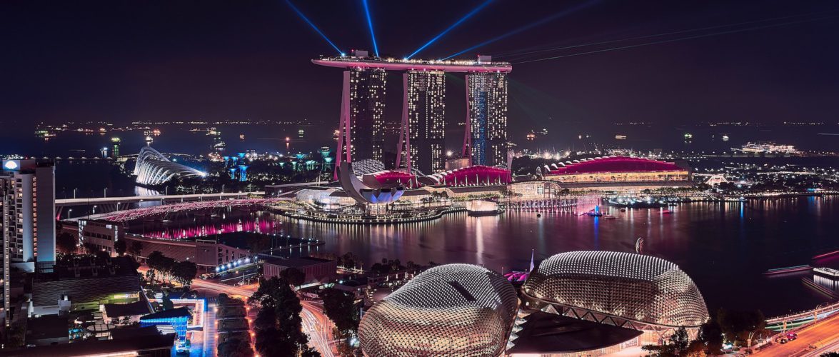 Singapore at night by Guo Xin Goh on Unsplash.