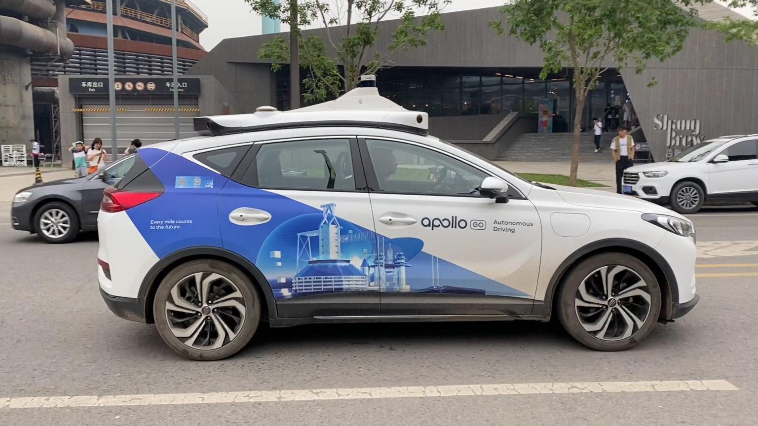 VIDEO | KrASIA tries Baidu’s first commercial autonomous ride-hailing service in China