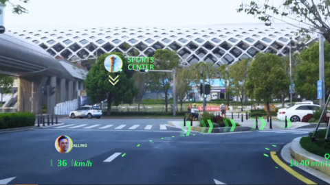 Raythink’s AR display leverages the use of exterior cameras, lidar, and other sensors to gather environmental data, and was built according to the specs of the BMW i3. Courtesy of Raythink via 36Kr.