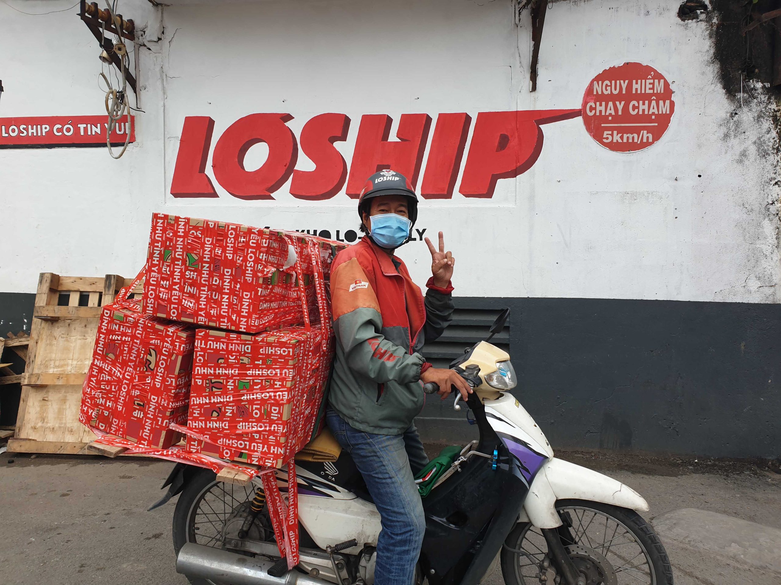 Vietnam faces delivery rider shortage during deadly fourth wave