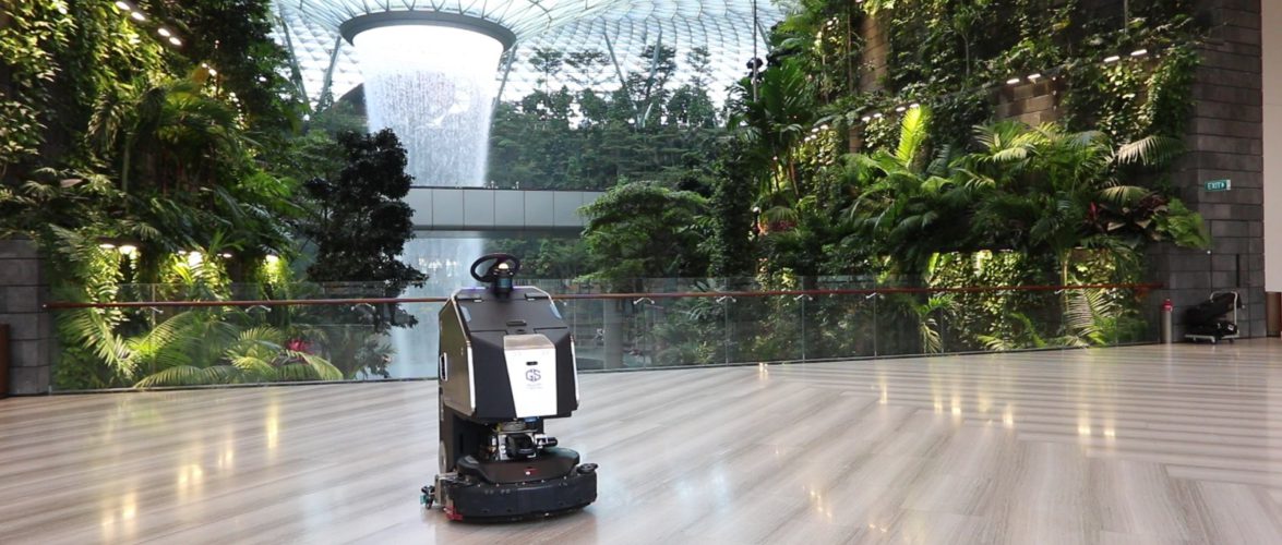 A Gaussian Robotics device operating at the Changi Airport in Singapore. Photo from the Gaussian Robotics official Facebook account.