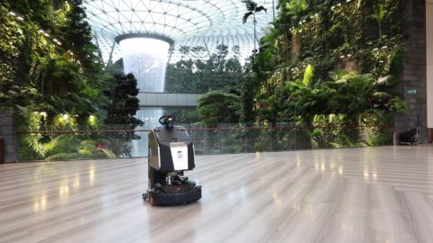 A Gaussian Robotics device operating at the Changi Airport in Singapore. Photo from the Gaussian Robotics official Facebook account.