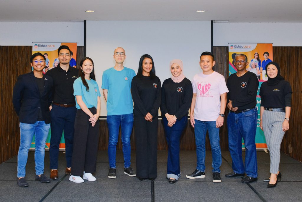 Photo of Kiddocare co-founders Muhani Mahmud and Nadira Yusoff alongside representatives from Artem Ventures, Gobi Partners, MSW Ventures, and ScaleUp Malaysia.
