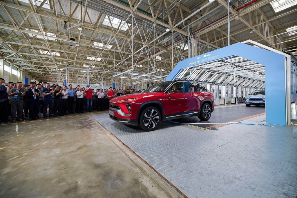 Photo of an official ceremony held on May 28, 2019, to roll off the production line for the ES6 at the JAC Nio Advanced Manufacturer Center.
