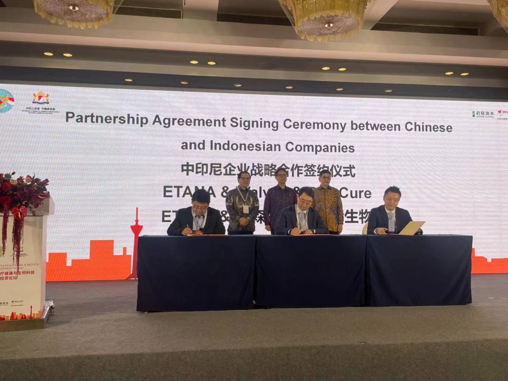 Photo of a partnership agreement signing ceremony during the Indonesia-China Healthcare and Biotech Investment Forum in Chengdu, China.