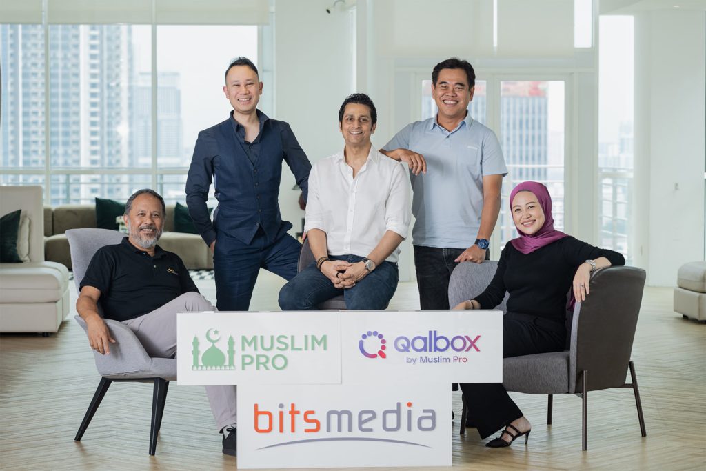 Photo of Bitsmedia’s representatives and investors. From left to right: Jamaludin Bujang, managing partner of Gobi Partners in Malaysia, Johan Rozali-Wathooth, founder and CEO of Bintang Capital Partners, Nafees Khundker, managing director of Bitsmedia, Lee Chong Min, managing partner at CMIA Capital Partners, and Fara Abdullah, co-CEO of Bitsmedia.
