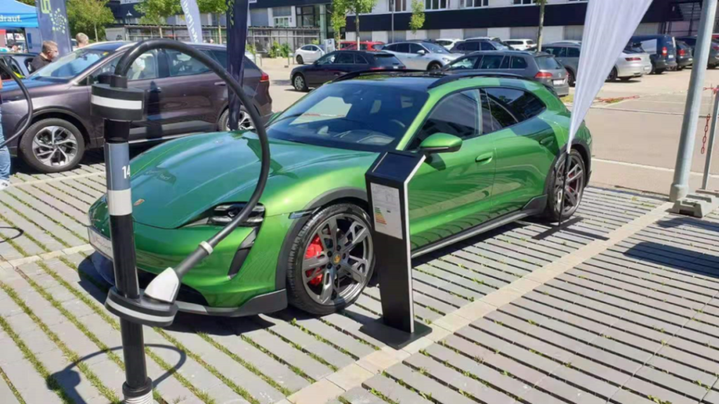Charging stations in 2024: Expansion, competition, and regulation as key factors