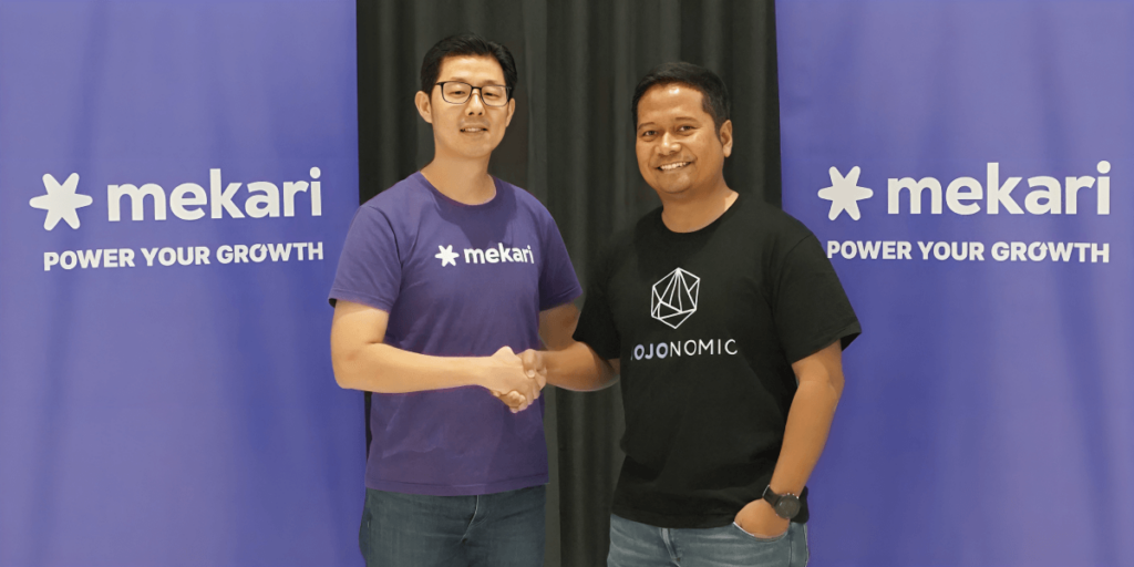 Photo of Suwandi Soh (left), CEO of Mekari, and Samiaji Adisasmito, co-founder and COO of Jojonomic.