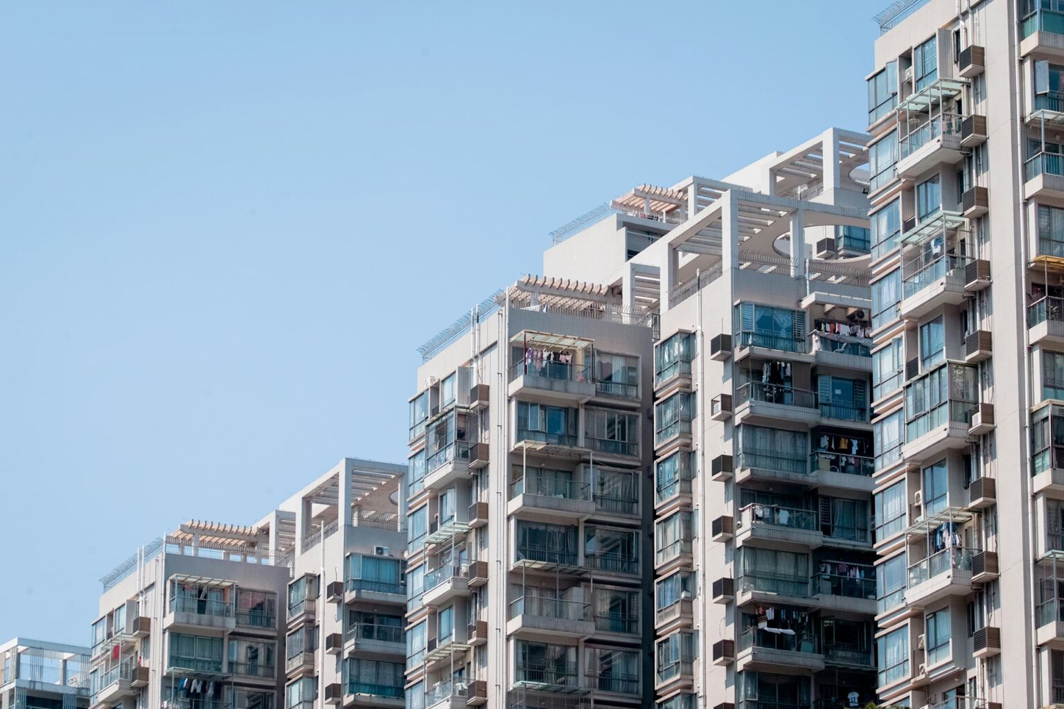 China curbs housing development to fight supply glut