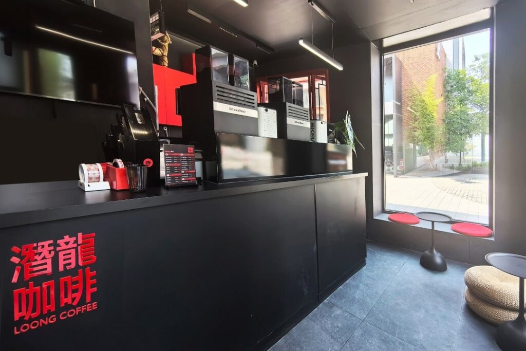 Photo of a Loong Coffee store’s interior.