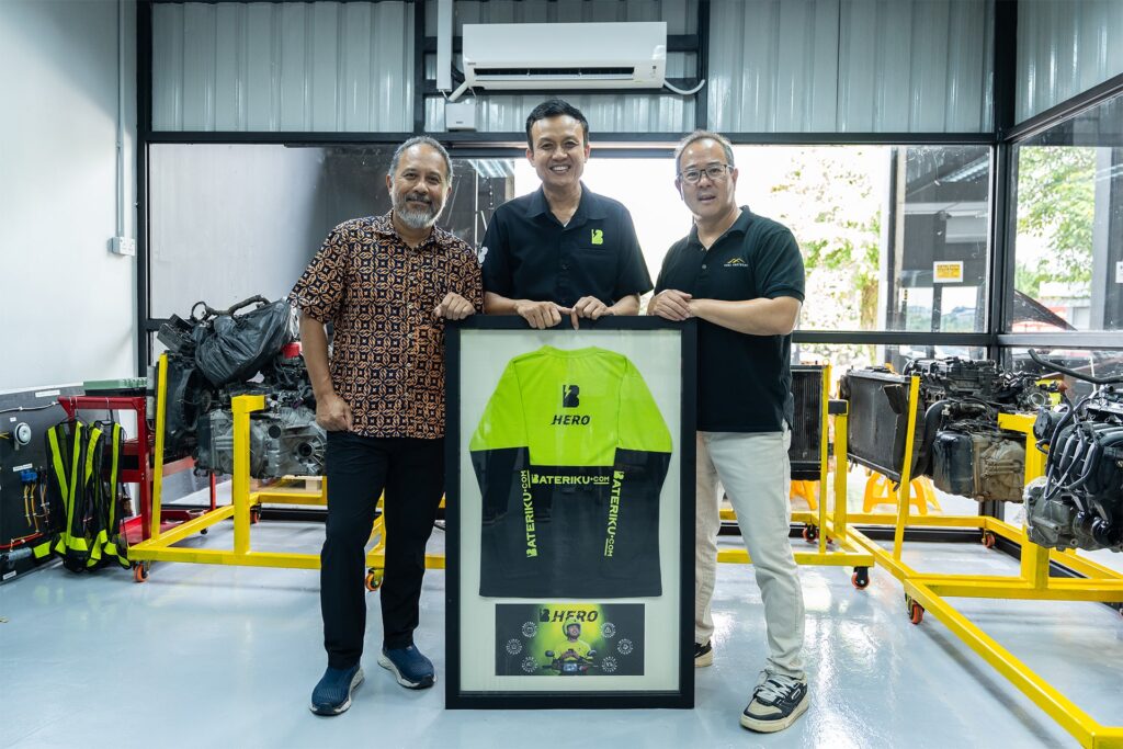 From left to right: Jamaludin Bujang, managing partner of Gobi Partners, Azarol Faizi, founder and CEO of Bateriku, and Thomas Tsao, co-founder and chairperson of Gobi Partners.