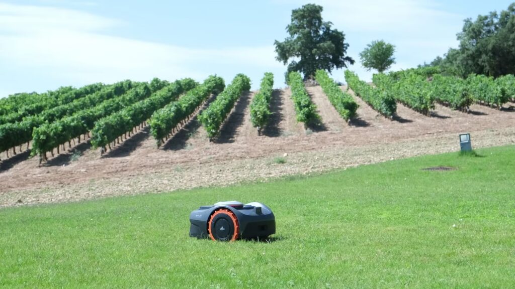 Photo of a Navimow i Series lawn mower.