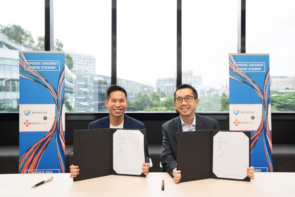 Photo of Bryan Koh (left), founder and CEO of WhiteCoat Global, and Danu Wicaksana, CEO of Good Doctor, at the signing ceremony for the acquisition agreement.